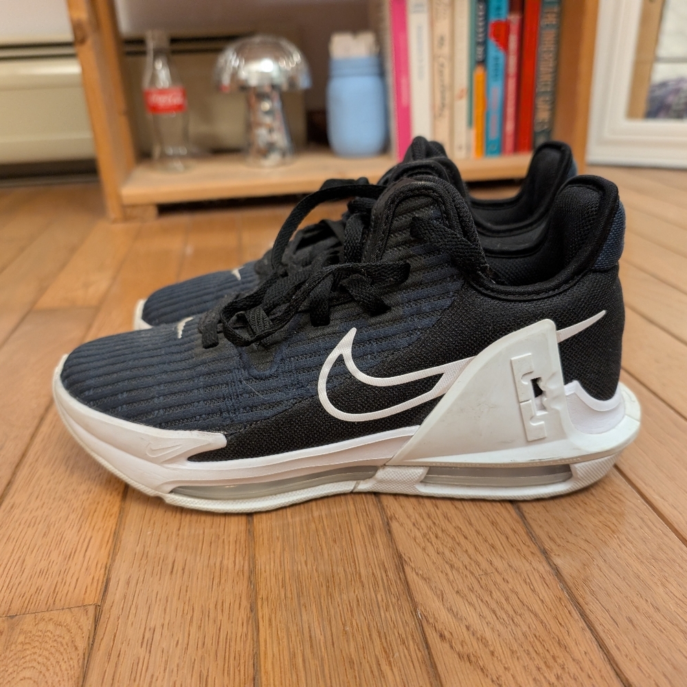 🖤 Kids Nike Basketball Shoes (2021), Size 7